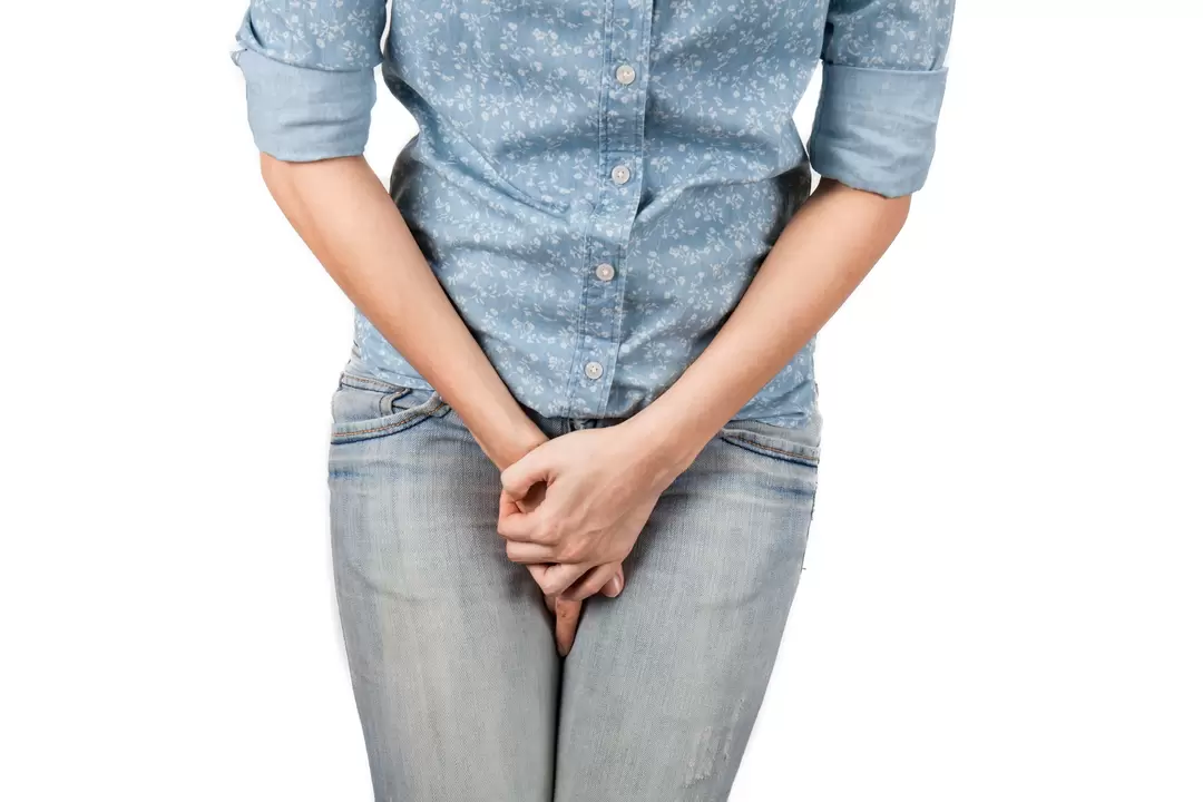 Conduct and treatment of urine with female capsules